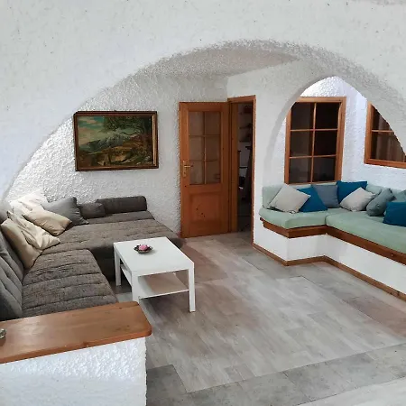 Hisa Odprtih Vrat טולמין